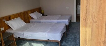 YO Guesthouse : Twin Room with Pool View