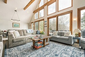 TV, fireplace, foosball - Linger Longer at Deep Creek Lake (Swanton)