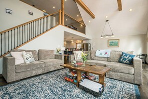 TV, fireplace, foosball - Linger Longer at Deep Creek Lake (Swanton)