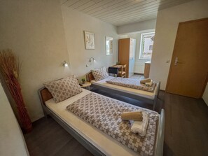 1 bedroom, desk, free WiFi, bed sheets