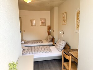 Habitación doble superior, baño privado | Escritorio, wifi gratis y ropa de cama