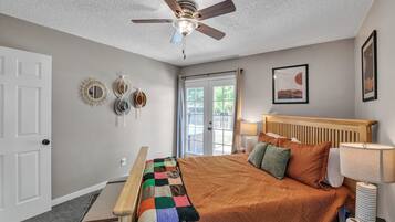 3 bedrooms, iron/ironing board, WiFi, bed sheets