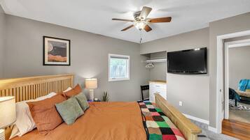 3 bedrooms, iron/ironing board, WiFi, bed sheets