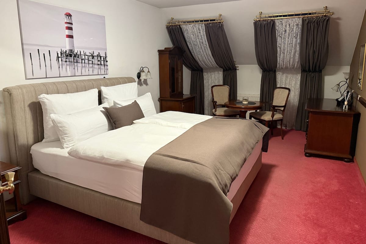 Comfort Double Room, Private Bathroom, City View