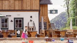 A wooden building with a sign reading "Zloam Hof". - Apartment Ausseerland Near Ski Slopes (Grundlsee)