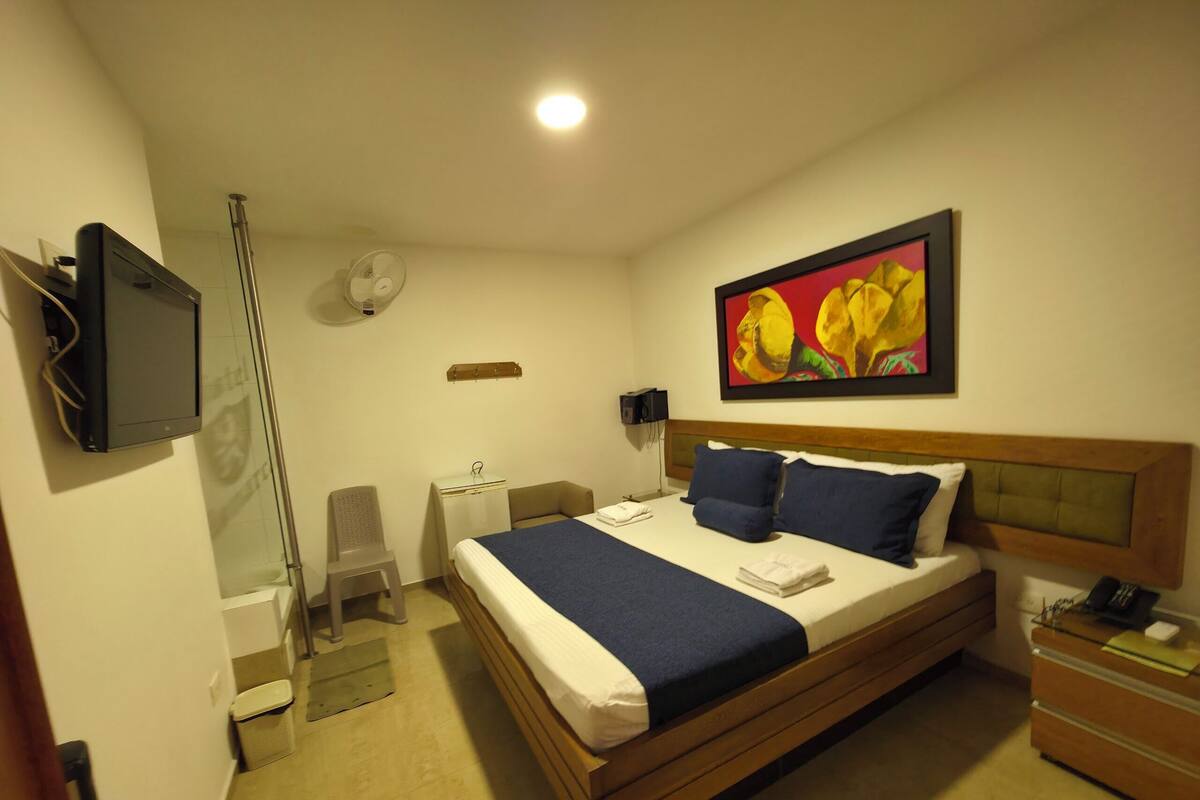 Laptop workspace, free WiFi, individually furnished, bed sheets