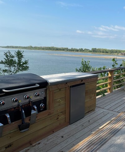 Cozy RV with Expansive River Views