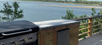 Cozy RV with Expansive River Views