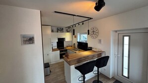 Unclassified image, 2 of 50, button - Unique view and great ambience (Laubenheim)