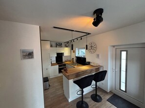 Fridge, microwave, oven, stovetop - Unique view and great ambience (Laubenheim)