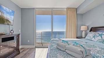 Huoneisto, useita sänkyjä, parveke, valtamerinäköala (Tidewater Beach Resort 1709) | 1 makuuhuone, yksilöllisesti sisustettu, yksilöllisesti kalustettu