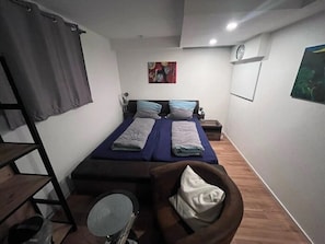 1 bedroom, WiFi, bed sheets - Small apartment in the > in the concept plane < 2 floors (Tettnang)