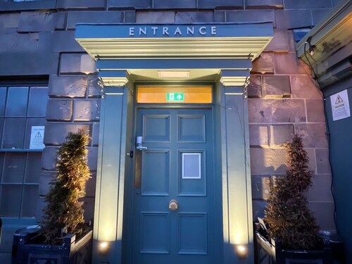 HNFC Stays - En-suite, Free Parking & Restaurant