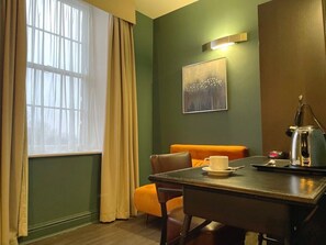 Interior - HNFC Stays - En-suite, Free Parking & Restaurant (Tyne and Wear)