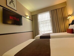 1 quarto, acesso à internet, roupa de cama