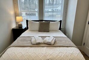 2 bedrooms, iron/ironing board, WiFi, bed sheets