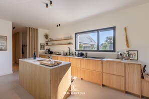 Réfrigérateur, micro-ondes, four, lave-vaisselle