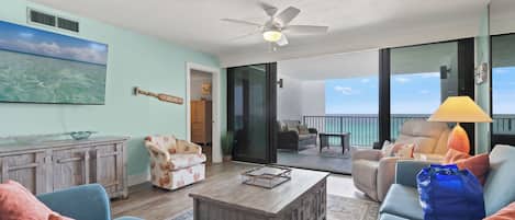 Apartment, Mehrere Betten, Balkon, Meerblick (Watercrest 605) | Wohnbereich