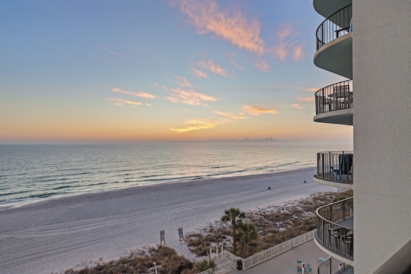 Appart'hôtel, plusieurs lits, balcon, vue océan (Watercrest 605) | Plage