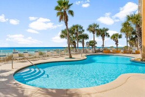 Pool - Splash Beachfront Resort 1 Bedroom plus Bunks 6th Floor with Free Beach Chairs (Panama City)