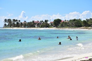Sillas reclinables de playa, toallas de playa