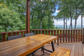 Outdoor dining - Welcome to Lodge Lorien! (Ranger)