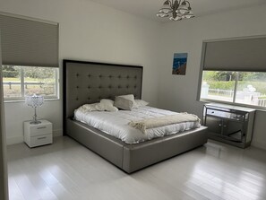 3 bedrooms, desk, iron/ironing board, free WiFi