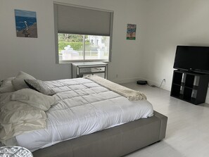 3 habitaciones, escritorio, tabla de planchar con plancha y wifi gratis 