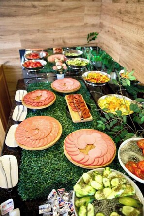 Free daily buffet breakfast
