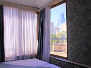 Habitació doble estàndard, vistes a la ciutat | 1 dormitori, roba de llit d'alta qualitat i minibar