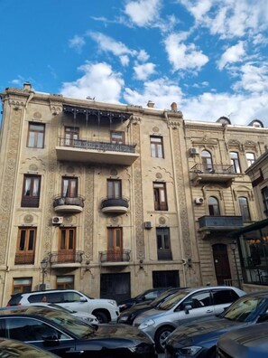 A multi-story building with ornate architectural details, including balconies and decorative moldings. - Old City Home By Meridian Hotel (Baku)