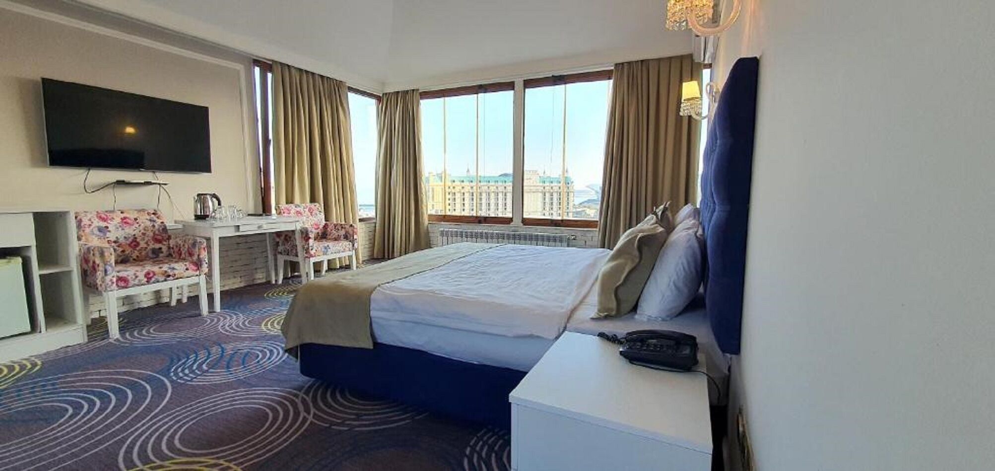 豪華雙人房, 陽台, 城市景觀 | 高級寢具、Select Comfort 床墊、迷你吧、獨特裝潢