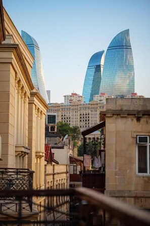 A cityscape with modern skyscrapers and traditional buildings. - Old City Home By Meridian Hotel (Baku)