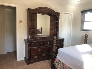5 bedrooms, WiFi, bed sheets - Spacious 5-bedroom house in awesome school district with WiFi (Fayetteville)