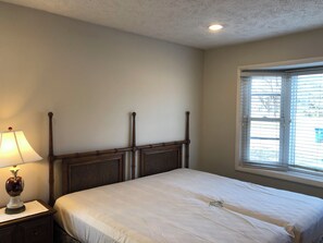 5 bedrooms, WiFi, bed sheets