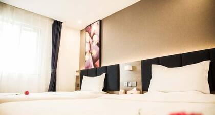 Anshun Qianbai Premium Hotel (Municipal Government Anshun Ancient City Branch)