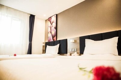 Anshun Qianbai Premium Hotel (Municipal Government Anshun Ancient City Branch)