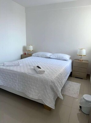 1 bedroom, WiFi, bed sheets - Beautiful furnished room (Barranquilla)