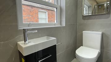 Economy Single Room, Park View | Bathroom | Hair dryer