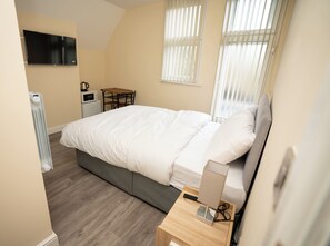 Economy Double Room, Park View | Blackout curtains, iron/ironing board, free WiFi - Park View (Leicester)