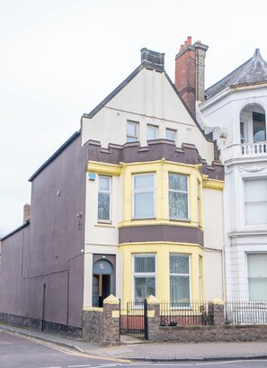 Exterior - Park View (Leicester)