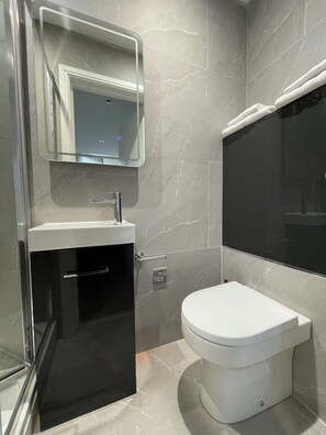 Superior Double Room, Park View | Bathroom | Hair dryer - Park View (Leicester)