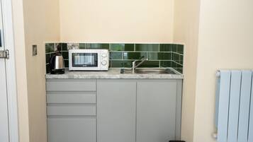 Economy Studio, Park View | Private kitchen