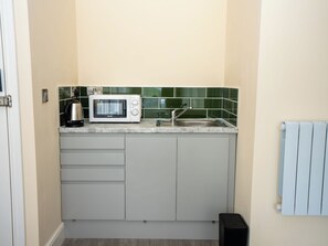 Economy Studio, Park View | Private kitchen - Park View (Leicester)