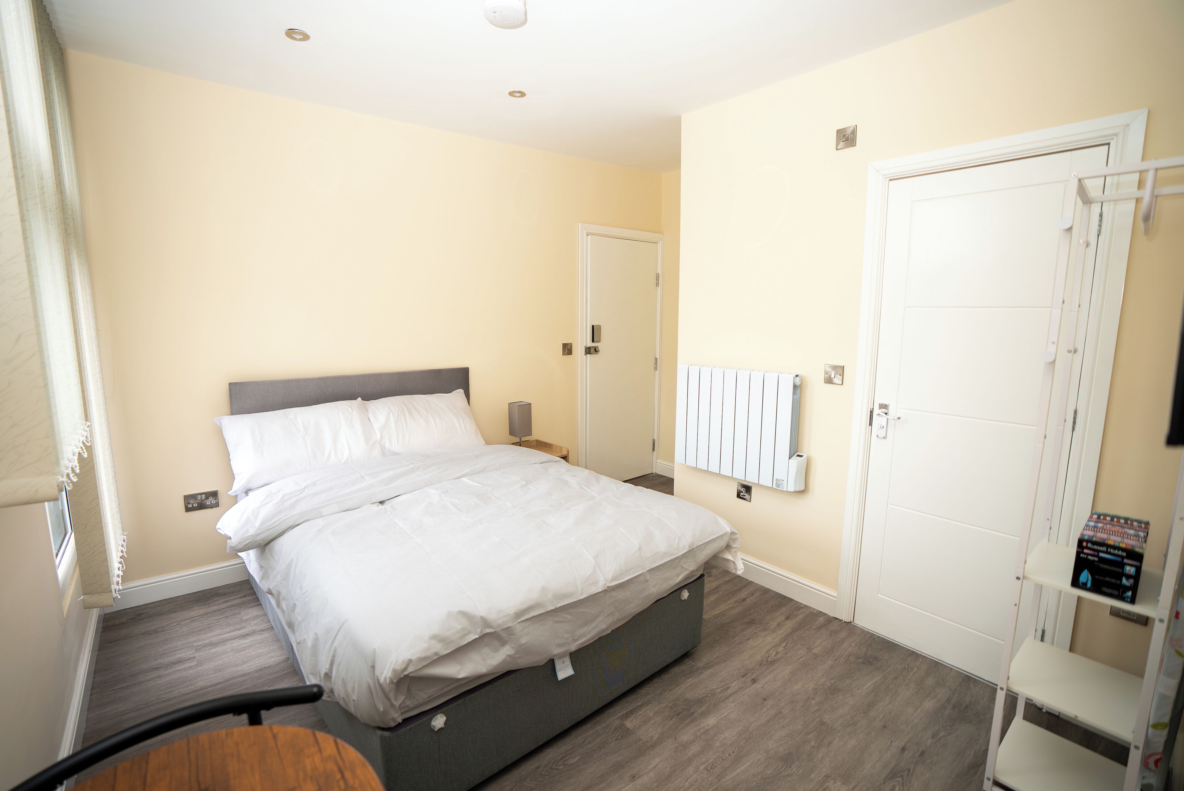 Kamar Double Ekonomi, pemandangan taman | Tirai kedap cahaya, setrika/meja setrika, dan Wi-Fi gratis