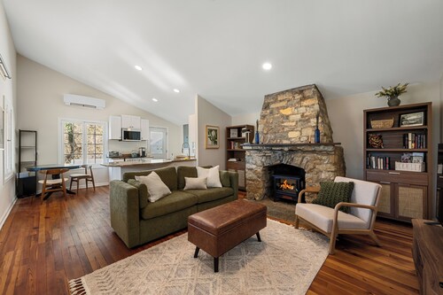 Elevated Potomac River Retreat - King Suite - Riverfront - Large Screened Porch