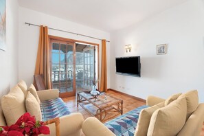 Apartment | Living area | Flat-screen TV