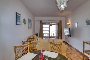 Apartment | Living area | Flat-screen TV