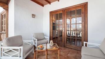 Apartamento | Zona de estar | Una televisión de pantalla plana