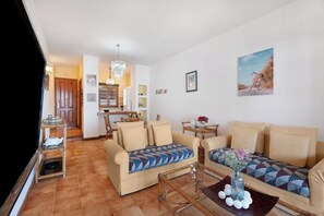 Apartment | Living area | Flat-screen TV - Ocean View-2 Bed-sleeps 4-pueblo Marinero (Santiago del Teide)
